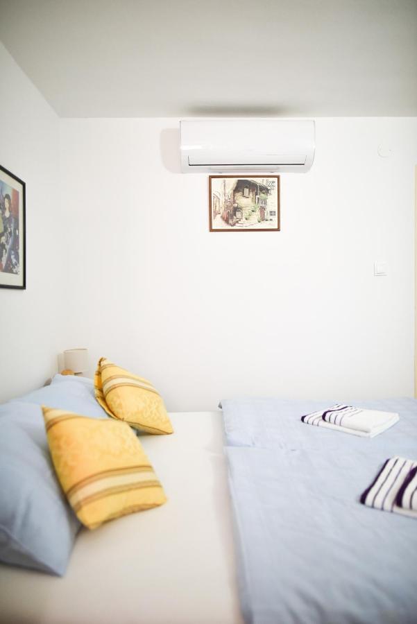 Luka'S Amber Rooms In The Center Of Трогир Екстериор снимка