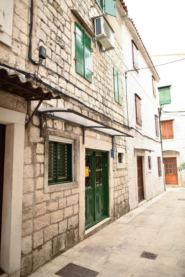 Luka'S Amber Rooms In The Center Of Трогир Екстериор снимка
