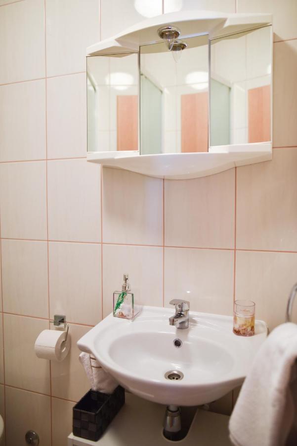 Luka'S Amber Rooms In The Center Of Трогир Екстериор снимка